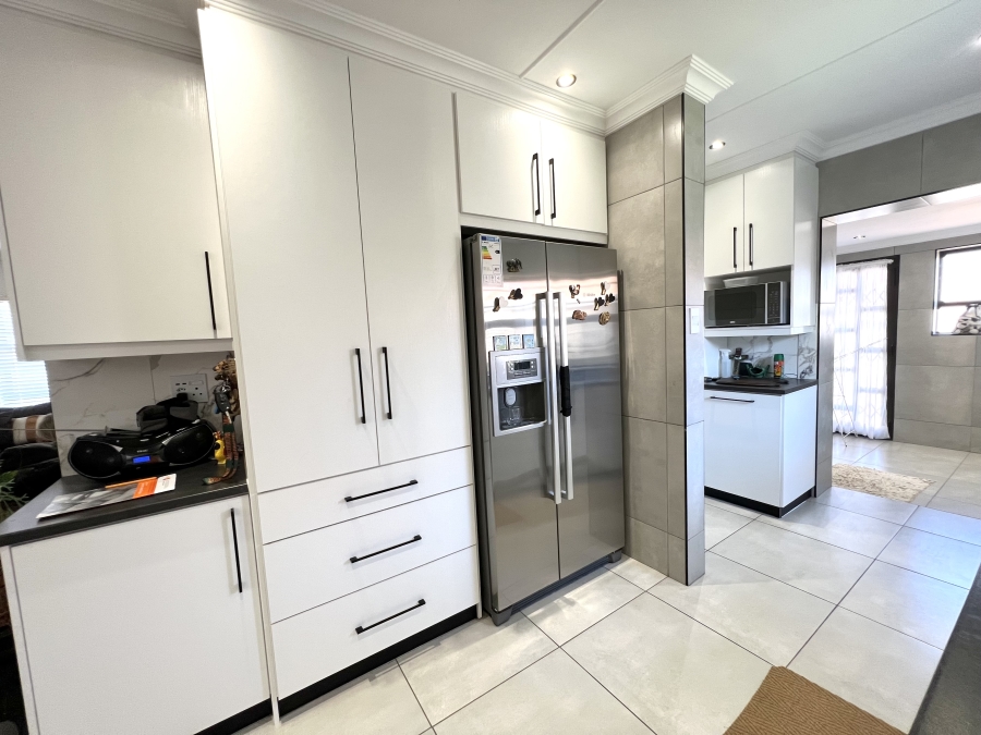3 Bedroom Property for Sale in Jeffreys Bay Central Eastern Cape
